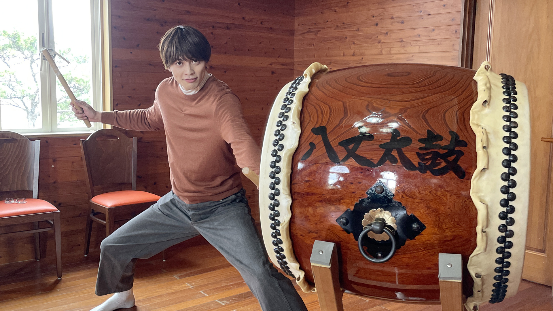 俳優・東啓介が八丈島の旅へ！牧場で餌やり体験、八丈太鼓の演奏にも挑戦！「美しい日本に出会う旅」2/4(水)よる9時放送