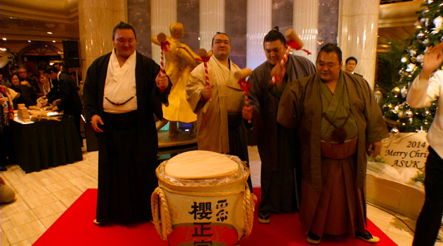 四力士による鏡割り