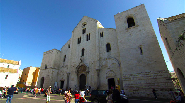 バーリの旧市街地に佇む「聖ニコラ教会」