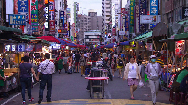 高雄で賑わう六合夜市