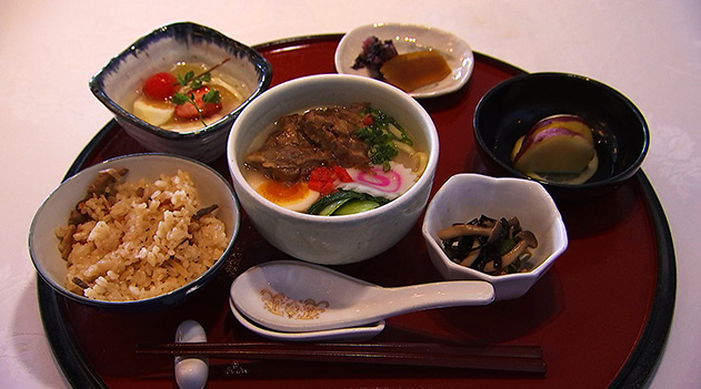 とある日の船内昼食・ソーキソバ