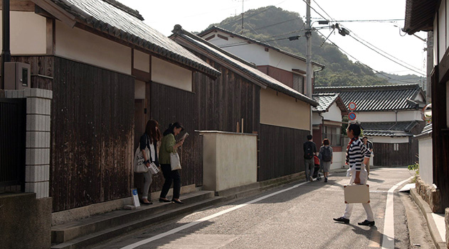 古い路地が特徴的な直島の本村集落