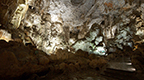 ハロン湾にある洞窟の幻想的な景観