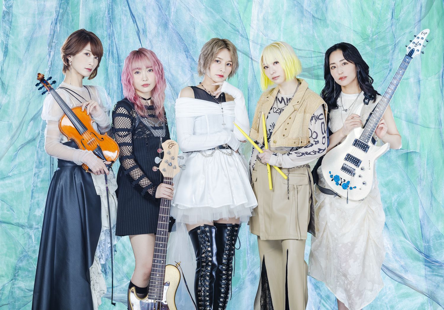 East Of Eden Evolve 限定版 Yukiサイン入りフォト セット East Of Eden Evolve 限定版 Yukiサイン入りフォト セット